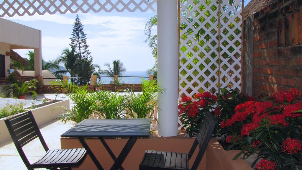 Отель La Paloma Oceanfront Retreat Сан-Патрисио-Мелак Экстерьер фото